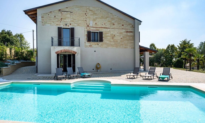 Ponzano Monferrato Maison | Belle maison de vacances privée avec WIFI, piscine privée, climatisation, TV, terrasse et parking