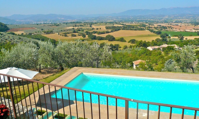 Poreta Villa | Belles vues panoramiques de cette maison du 17ème siècle avec grande piscine à usage unique