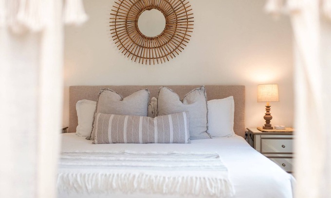North Spokane Maison | Gorgeous Peaceful Studio - King Bed, High Ceilings, High End Touches