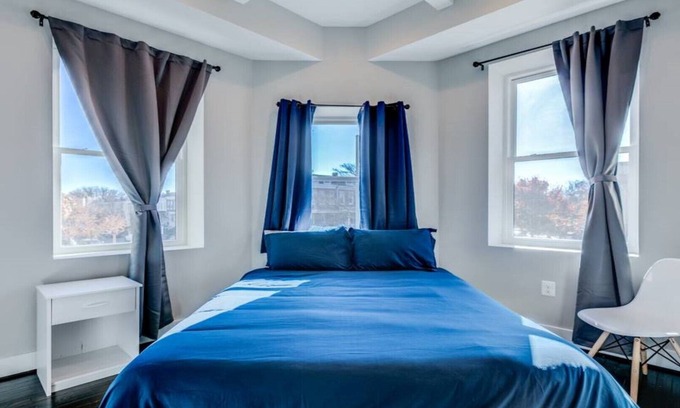 Southeast Appartement | Beautiful Perfectly Located 2BR Condo For Two International Students or Interns.