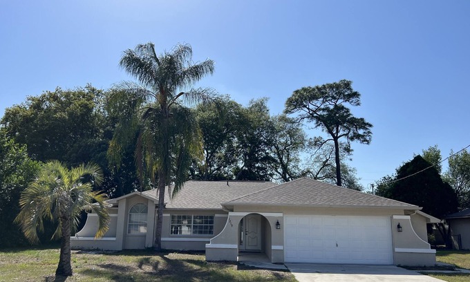 Spring Hill Maison | Beautiful pool home in Spring Hill FL