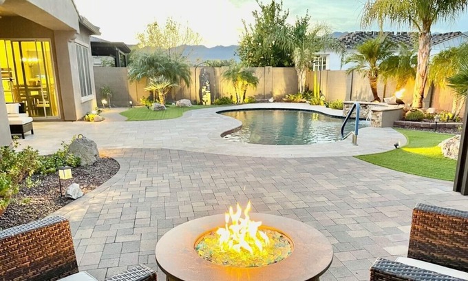 Maricopa County Maison | Beautiful pool home adjacent to golf courses, spring training and Super Bowl!