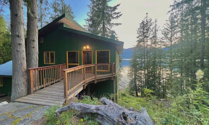 Riondel Maison | Beautiful Private Lakefront Home