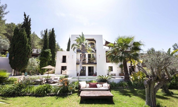 Sant Miquel de Balasant Villa | Maison de luxe très privé 6 + 6 habs BNS avec 2 piscines donnant sur les jardins dans le nord