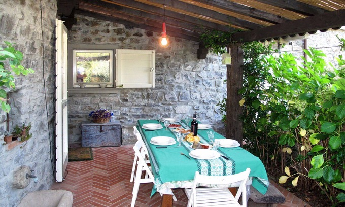 Tresana Maison | Belle maison de vacances privée pour 4 personnes avec TV, balcon, animaux admis et parking