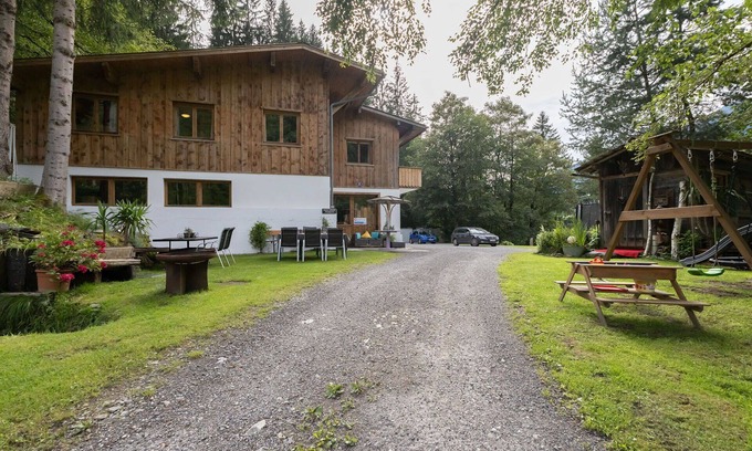 Silbertal Maison | Maravillosa casa de vacaciones privada para 38 personas con WIFI, TV, patio y aparcamiento