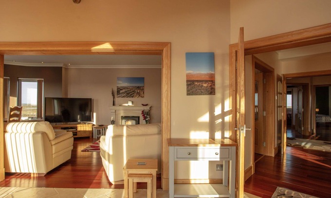 Aisgernis Maison | Maison de vacances privée avec WIFI, bain à remous, TV, patio, vue panoramique, parking
