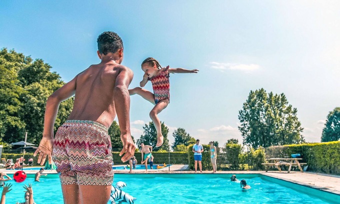 Willemsdorp Maison | Belle maison de vacances privée pour 6 personnes avec piscine, WIFI, TV et terrasse