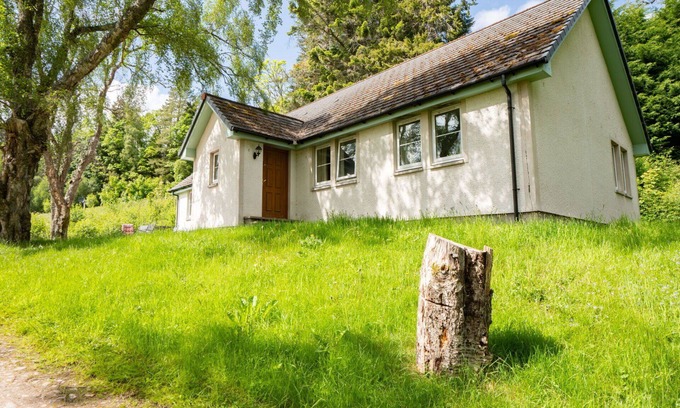 Bearnock Maison | Belle maison de vacances privée avec TV, patio, animaux admis, vue panoramique et parking