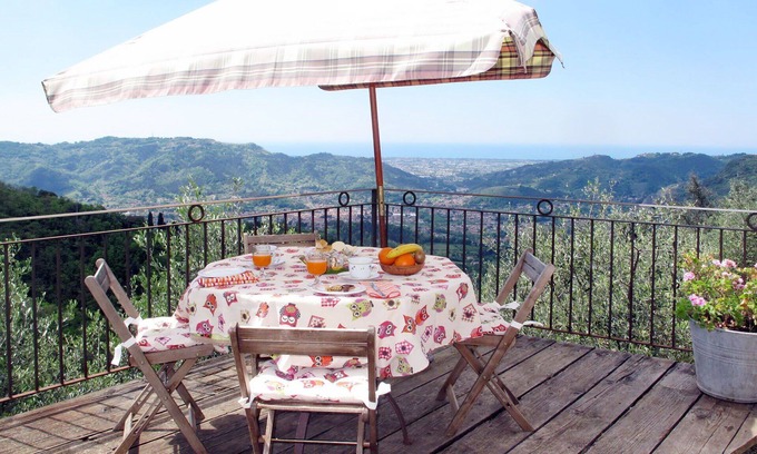 Camaiore Maison | Magnifique maison de vacances privée avec piscine privée, WIFI, TV, terrasse et vue panoramique