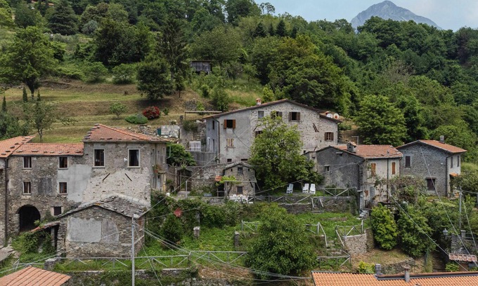 Stazzema Maison | Belle maison de vacances privée pour 12 personnes avec WIFI, TV et balcon