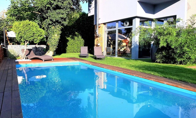 Reporyje Maison | Magnifique maison de vacances privée avec piscine privée, WIFI, TV, patio et parking