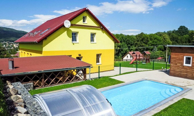 Jilove Maison | Maison de vacances privée avec WIFI, bain à remous, piscine privée, TV, patio, parking