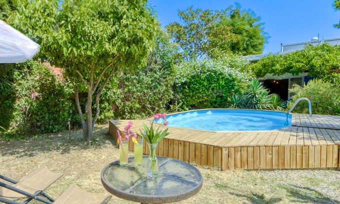 Fortia Maison | Belle maison de vacances privée avec piscine privée, WIFI, TV, patio, animaux admis et parking