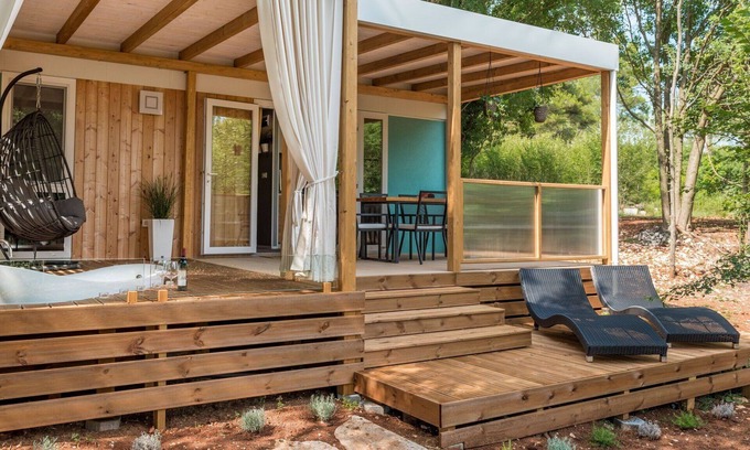 Rebici Maison | Belle maison de vacances privée avec climatisation, WIFI, TV, terrasse et animaux admis