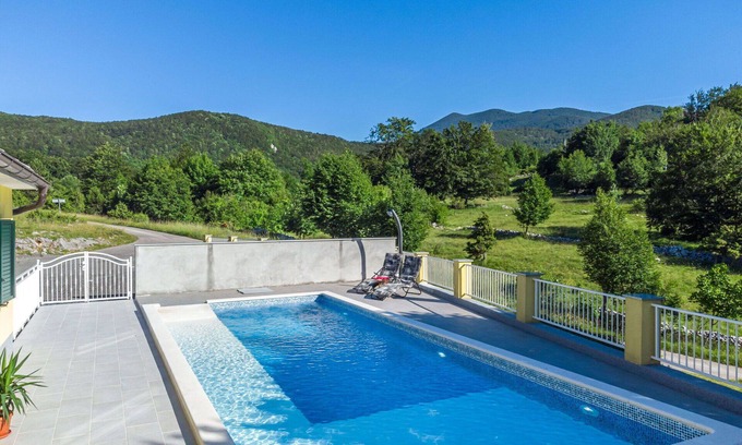 Senj Maison | Maison de vacances privée avec WIFI, piscine privée, TV, terrasse, animaux admis, parking