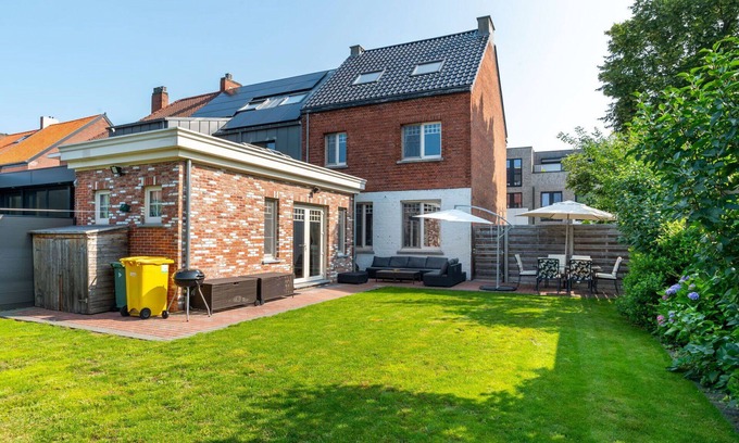 Mol Villa | Merveilleuse maison de vacances privée pour 6 personnes avec WIFI, TV et terrasse