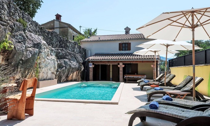 Susnjevica Maison | Belle maison de vacances privée avec climatisation, piscine privée, WIFI, TV, terrasse, parking
