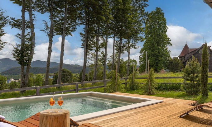 Fuzine Villa | Beautiful private villa with hot tub, WIFI, private pool, TV, terrace, pets allowed and parking