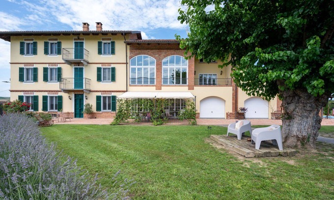 Castell'Alfero Maison | Magnifique maison de vacances privée avec WIFI, bain à remous, TV, patio, vue panoramique, parking