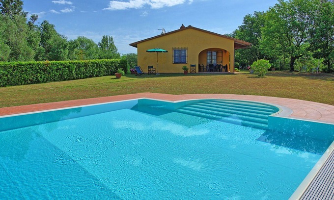 Legoli Villa | Maison de vacances privée avec piscine privée, WIFI, TV, terrasse, animaux admis, vue panoramique
