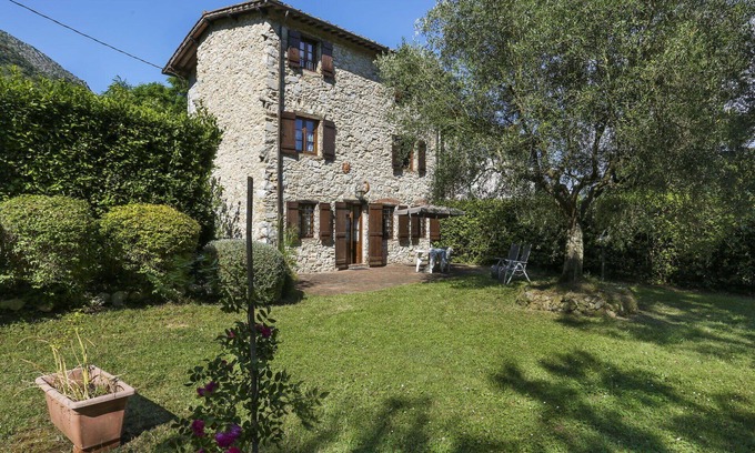 Santa Maria del Giudice Villa | Magnifique maison de vacances privée avec WIFI, TV, patio, animaux admis et parking