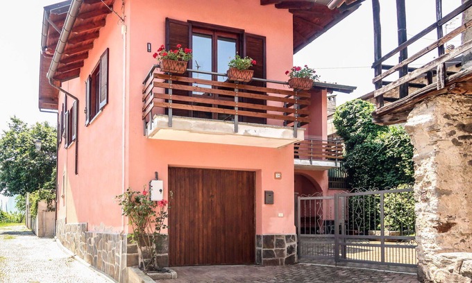 Pella Maison | Merveilleuse maison de vacances privée pour 6 personnes avec WIFI, TV, patio et animaux admis