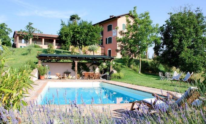 Soglio Villa | Belle maison de vacances privée avec WIFI, piscine privée, TV, patio, vue panoramique et parking