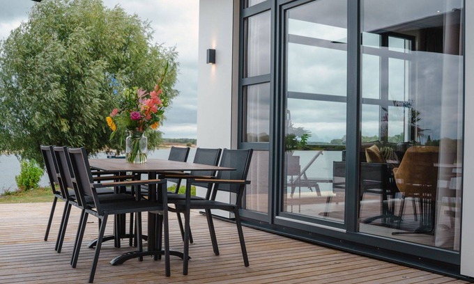 Maurik Maison | Estupenda casa de vacaciones privada con WIFI, TV, terraza, mascotas permitida y aparcamiento