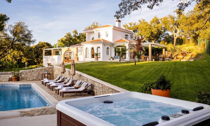 Alhama de Granada Villa | Belle propriété avec piscine privée et court de tennis et emplacement sensationnel