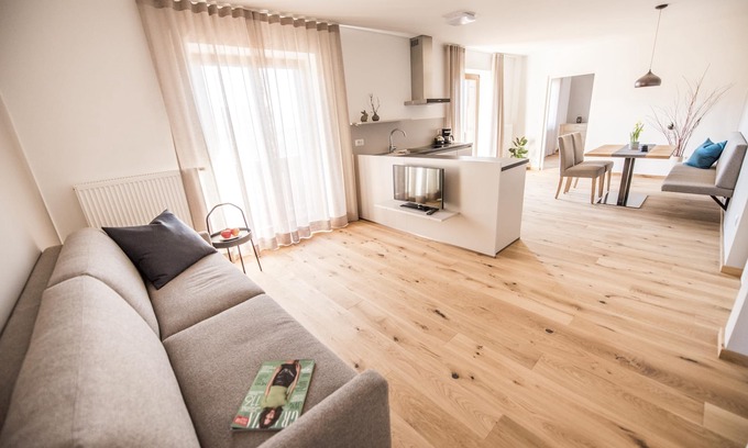 Rasa Appartement | Bel appartement calme et spacieux avec une vue imprenable sur Bressanone