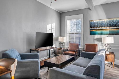 Shaw Maison | Beautiful Rehabbed Unit in Shaw Community 4228a