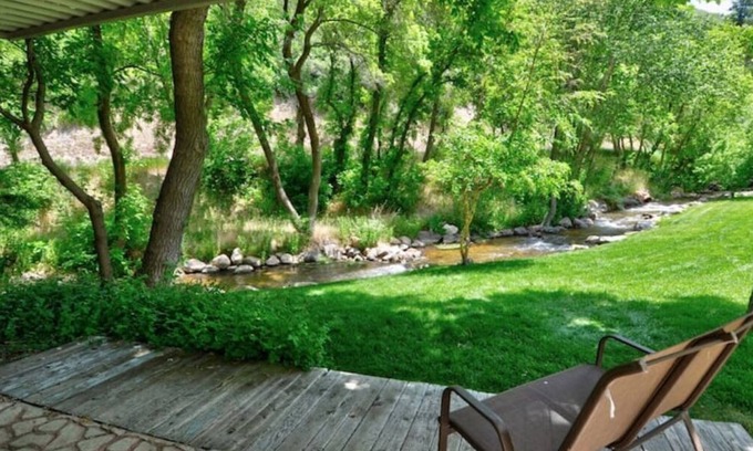 Snowbird Cabine | Beautiful Remodeled 5 Bedroom 3000 sq ft Cabin in the Iconic Vivian Park Area