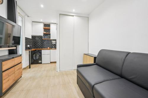 Levallois-Perret Appartement | Beautiful renovated studio metro