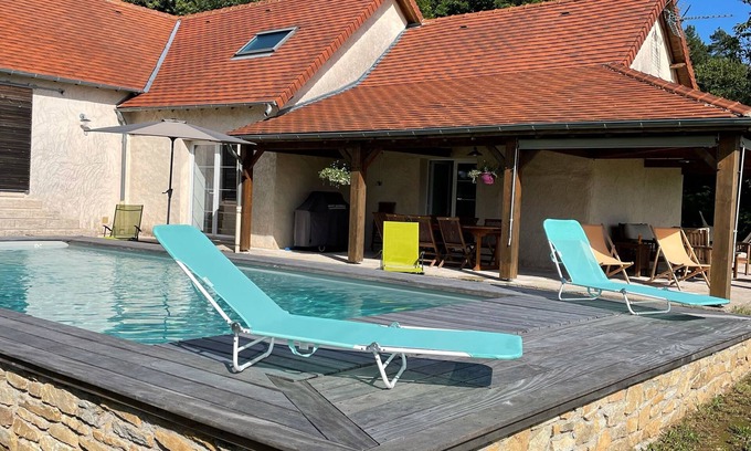 Beynat Maison | Belle grange rénovée avec piscine privée 9mx4m chauffée, vue sur la vallée