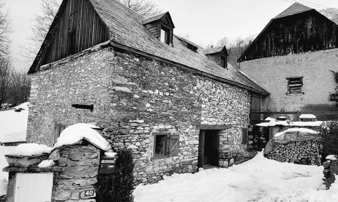 Estarvielle Maison | Belle Grange Rénovée pour 10 Personnes. Proche des stations de ski.