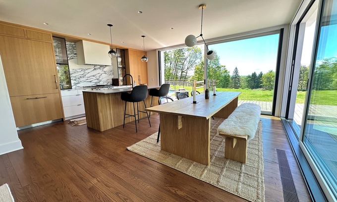 Lakeville Maison | Beautiful renovated home with wooded trail along stream & gorgeous views of lake