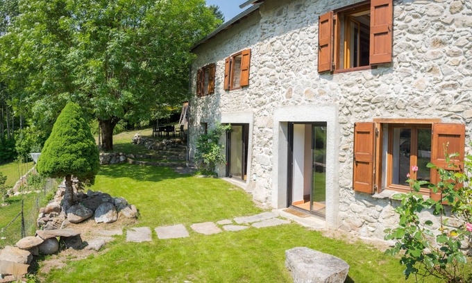Gourbit Maison | Magnifique maison en pierre rénovée avec grand jardin au Coeur des Pyrénées