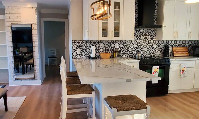 Corbettsville Maison | Beautiful river view, four seasons home, 20 minutes from SUNY Binghamton