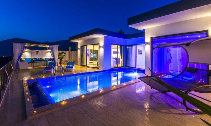 Uzumlu Maison | Belle villa de lune de miel romantique avec piscine extérieure chauffée isolée