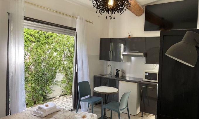 Aix-en-Provence Maison | Chambre De Charme+cuisine.piscine.jardin.palmeraie.oliveraie.