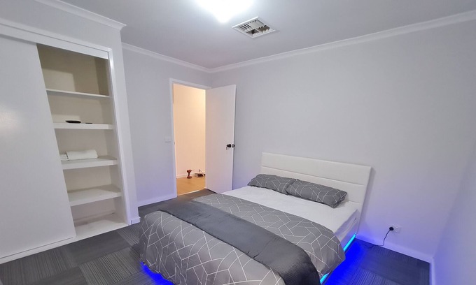 Mooroopna Maison | Beautiful Room in a Meticulous House