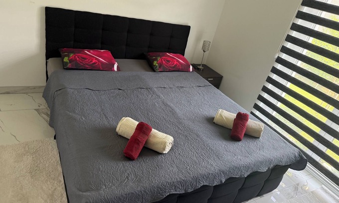 Ingersheim Lit Et Petit-Déjeuner | Beautiful room on garden level between vineyards and Colmar