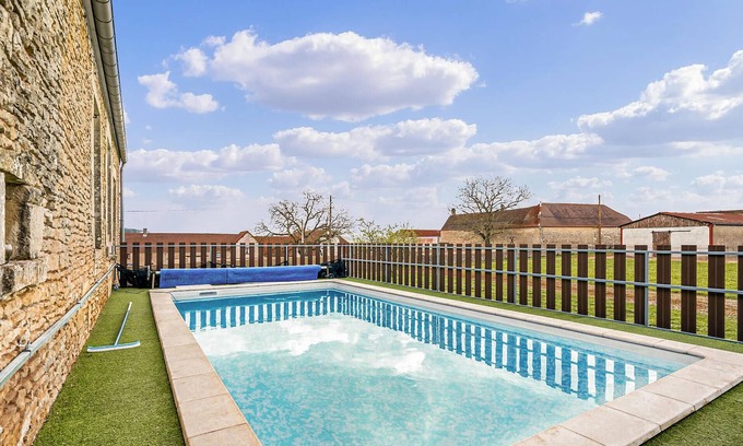 Bragelogne-Beauvoir Maison | Beautiful stone house with pool in charming wine village!