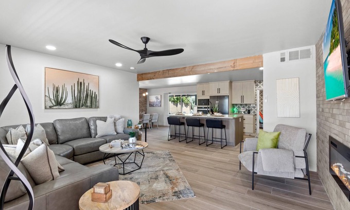 South Scottsdale Maison | Beautiful Scottsdale home for rent 3 miles from Old Town Scottsdale.