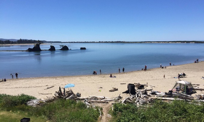 Lincoln City Copropriété | Beautiful Siletz Bayfront Condo