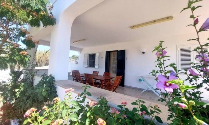 Marina di Pescoluse Villa | Beautiful small villa on the hill of Torre Vado