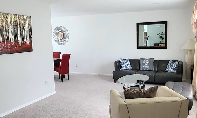Aurora Maison | Beautiful, spacious 3-bedroom house