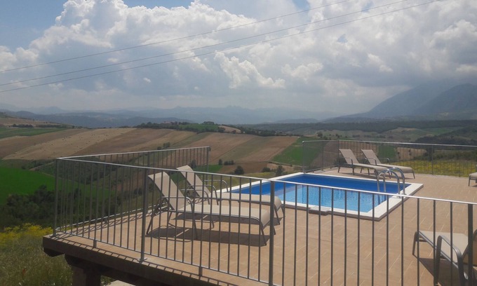 Casoli Appartement | Bel appartement spacieux avec piscine partagée
