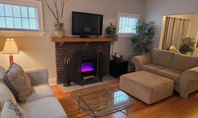Midtown Maison | Beautiful Spacious Home - Near Charles Schwab Field- CWS, CHI Arena, Downtown